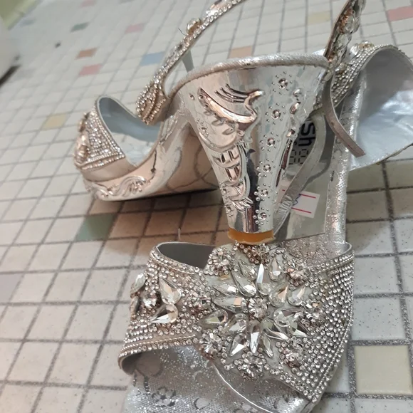 Fancy sandals - Picture 5 of 5